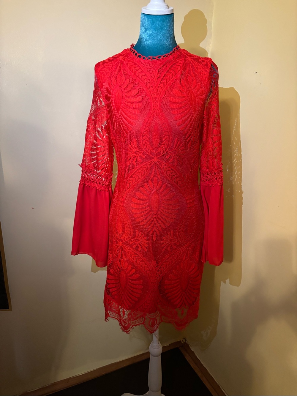 Elie Tahari Red Lace Long-Sleeve Bell Cuff Shift Dress
